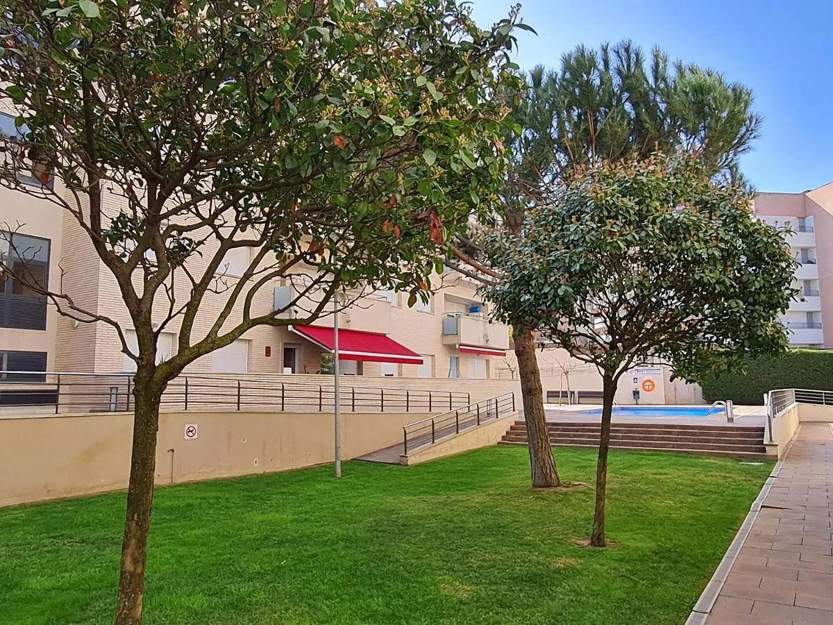 Comfortable Apartment With A Swimming Pool, 250M To The Sea. Lloret de Mar