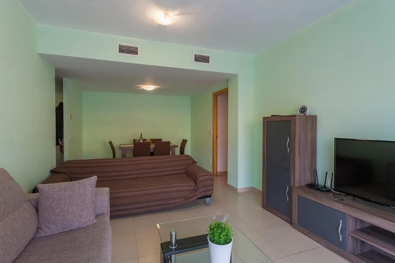 Comfortable Apartment With A Swimming Pool, 250M To The Sea. Lloret de Mar