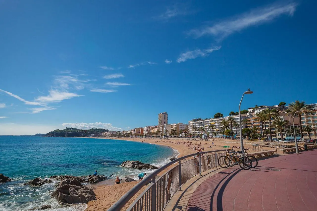 Comfortable Apartment With A Swimming Pool, 250M To The Sea. Lloret de Mar