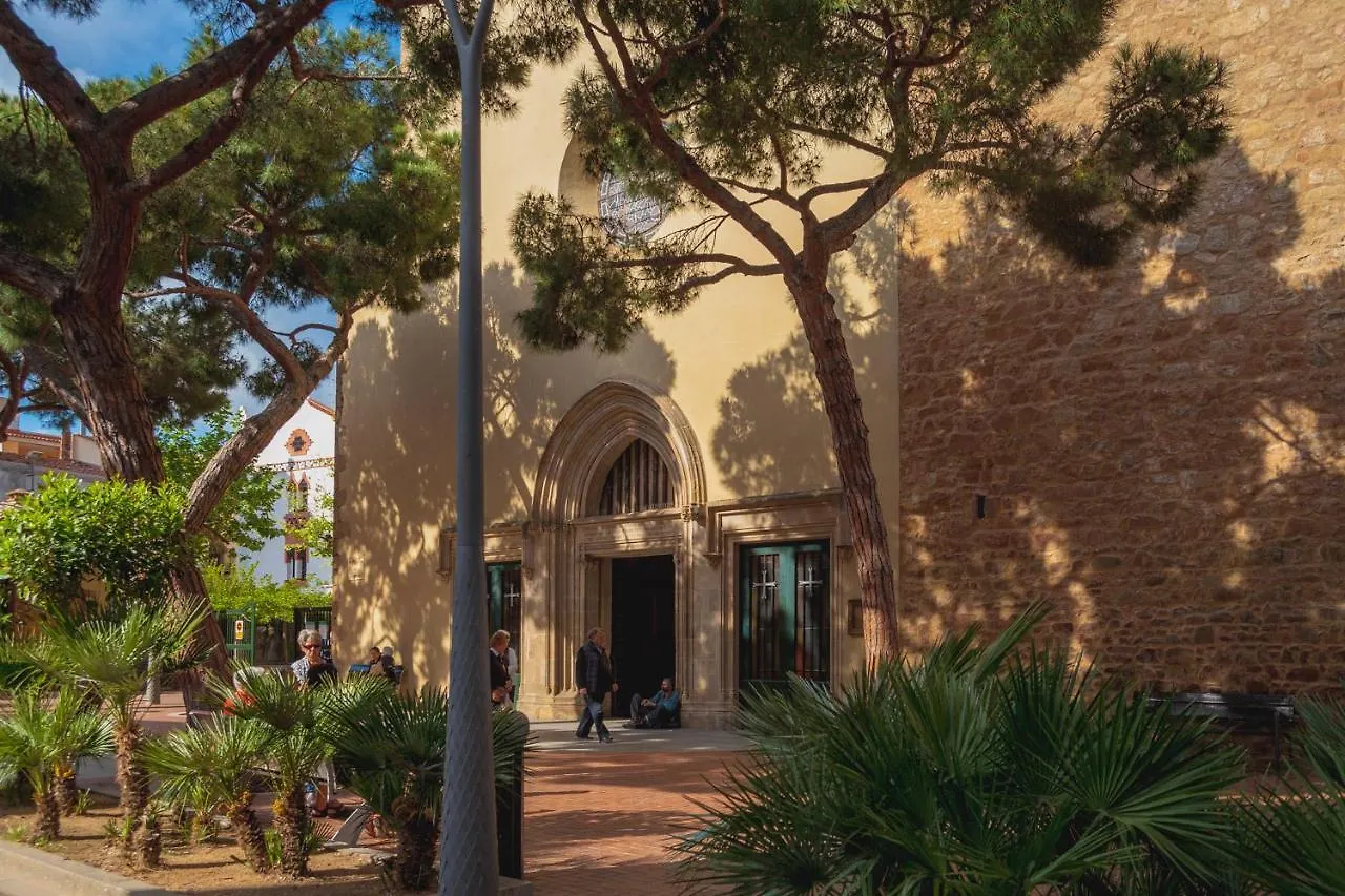 Comfortable Apartment With A Swimming Pool, 250M To The Sea. Lloret de Mar
