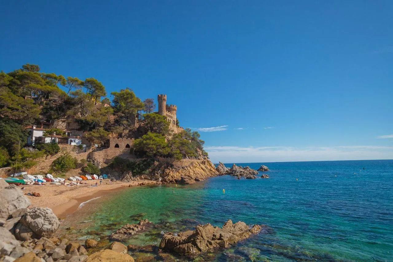 Comfortable Apartment With A Swimming Pool, 250M To The Sea. Lloret de Mar