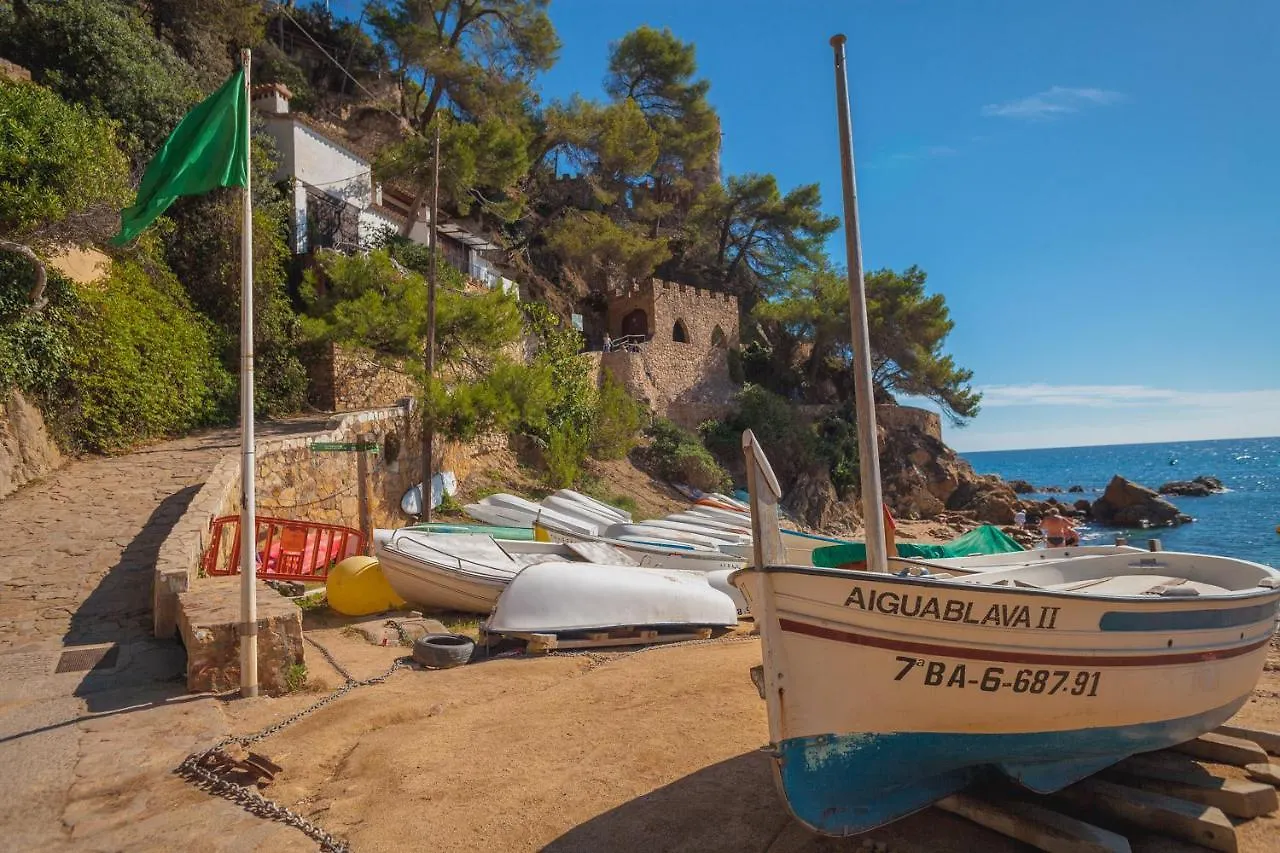 Comfortable Apartment With A Swimming Pool, 250M To The Sea. Lloret de Mar